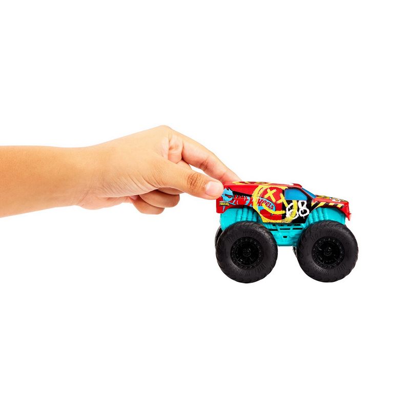 Jucarii, Copii si Bebe - Jucarii si jocuri - Vehicule si jucarii cu telecomanda - Masinute - Hot Wheels monster truck roarin wreckers demo derby cu functii si sunete scara  1:43 - Infinity.ro