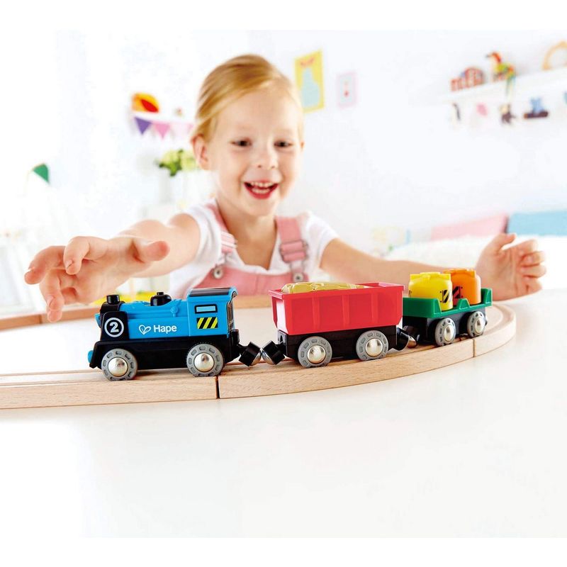 Jucarii, Copii si Bebe - Jucarii si jocuri - Jucarii & jocuri educative - Jucarii interactive - Hape tren marfar cu doua vagoane - Infinity.ro