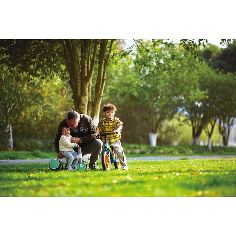 Jucarii, Copii si Bebe - Jucarii si jocuri - Jucarii de exterior - Triciclete - Hape bicicleta de echilibru verde cu 3 roti - Infinity.ro