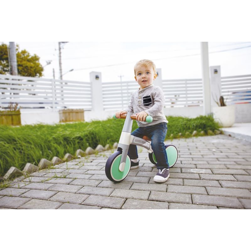 Jucarii, Copii si Bebe - Jucarii si jocuri - Jucarii de exterior - Triciclete - Hape bicicleta de echilibru verde cu 3 roti - Infinity.ro