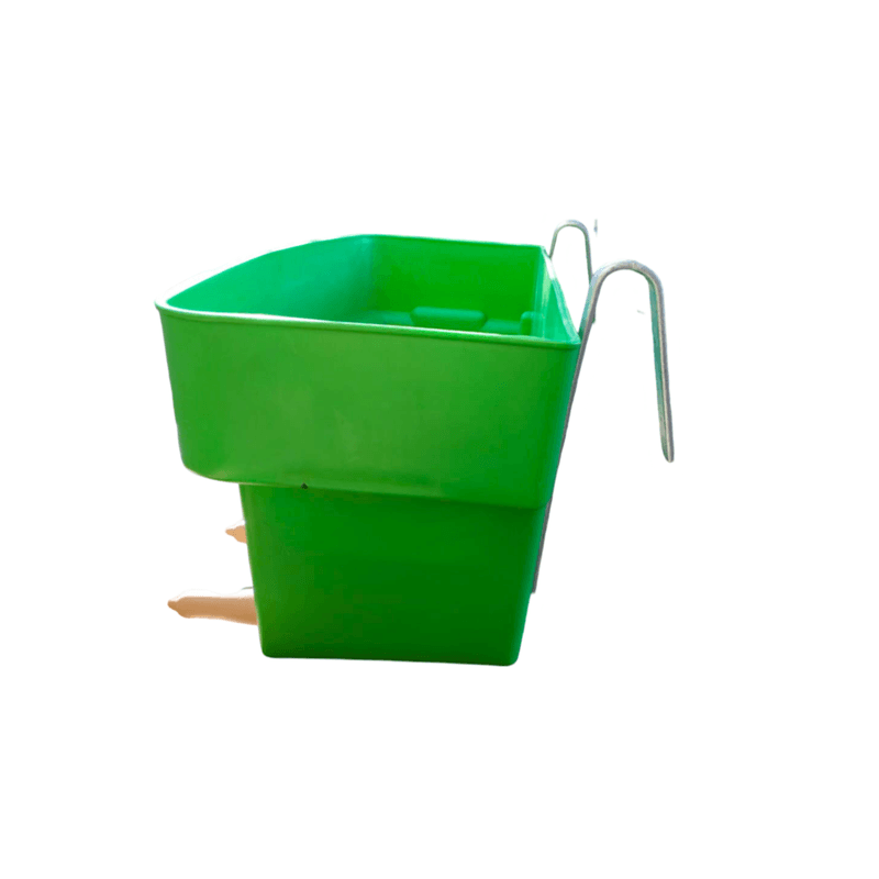 Petshop - Accesorii petshop - Castroane si adapatori - Hranitoare Compartimentata Vitei, cu 5 Tetine Roz si cu Carlige Metalice de Fixare, Capacitate 30 L, Verde - Infinity.ro