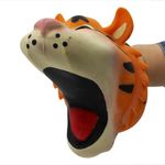 Jucarii, Copii si Bebe - Jucarii si jocuri - Jucarii & jocuri educative - Jucarii interactive - Marioneta de mana, pentru copii, Deluxebase, 13 cm, model tigru - Infinity.ro