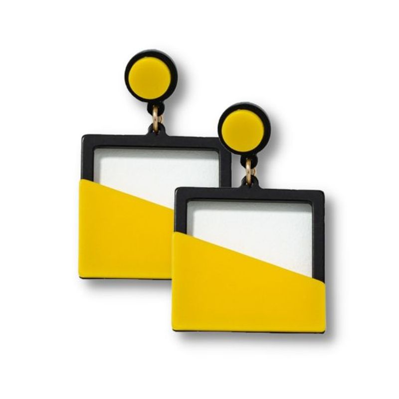 Fashion, accesorii si bijuterii - Femei - Bijuterii femei - Cercei femei - Cercei Gold Filigree, forma patrat, Galben cu Negru, 6 cm - Infinity.ro