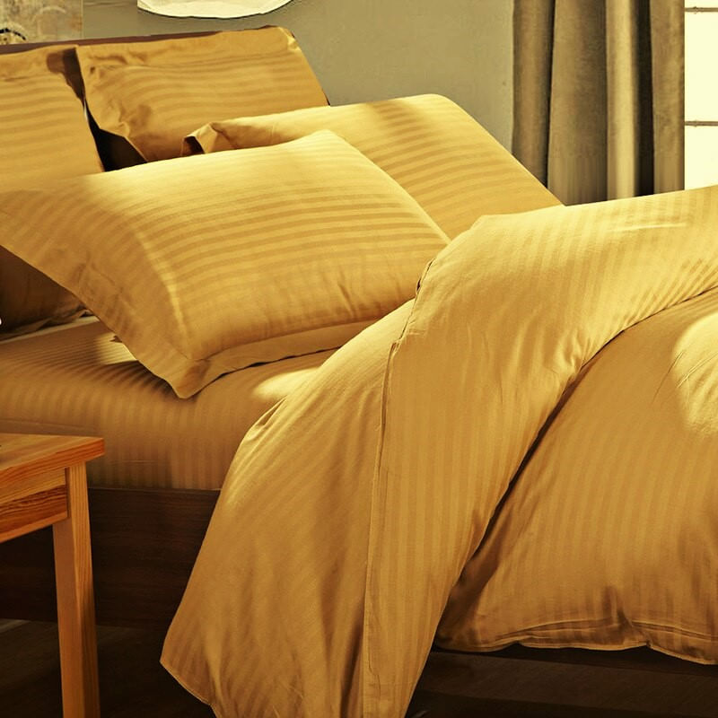 Casa si Gradina - Textile si covoare - Lenjerii de pat - Fete de perna - Set 2 fete de perna Kotonia Home Deco - Damasc Saten - 100% bumbac, 70x70 cm, dimensiune dungi 1 cm, Mustar - Infinity.ro