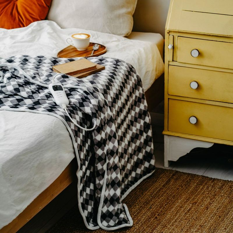 Ingrijire personala si Cosmetice - Sanatate si wellness - Articole wellness - Incalzitoare corporale - Patura electrica Camry CR7442, 160x180cm, 7 nivele de temperatura, timer 1-9 ore, 120W - Infinity.ro