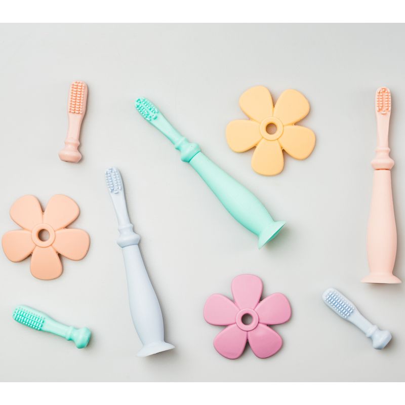 Jucarii, Copii si Bebe - Igiena si ingrijire - Articole igiena dentara copii - Periuta de dinti bebe din silicon Babysnugg cu 2 capete si ventuza, fara BPA, PVC, Latex si Ftalati - Roz - Infinity.ro