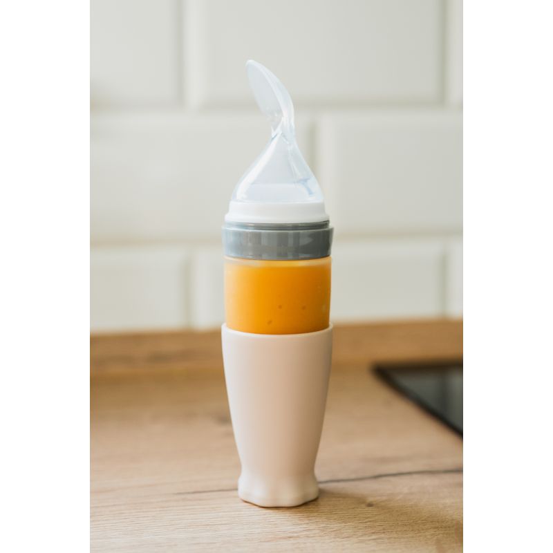 Jucarii, Copii si Bebe - Hrana si alaptare - Biberoane, suzete si accesorii hranire - Cani, pahare si accesorii bebe - Lingurita de silicon cu rezervor Babysnugg, Fara BPA, Portabila, Bej - Infinity.ro