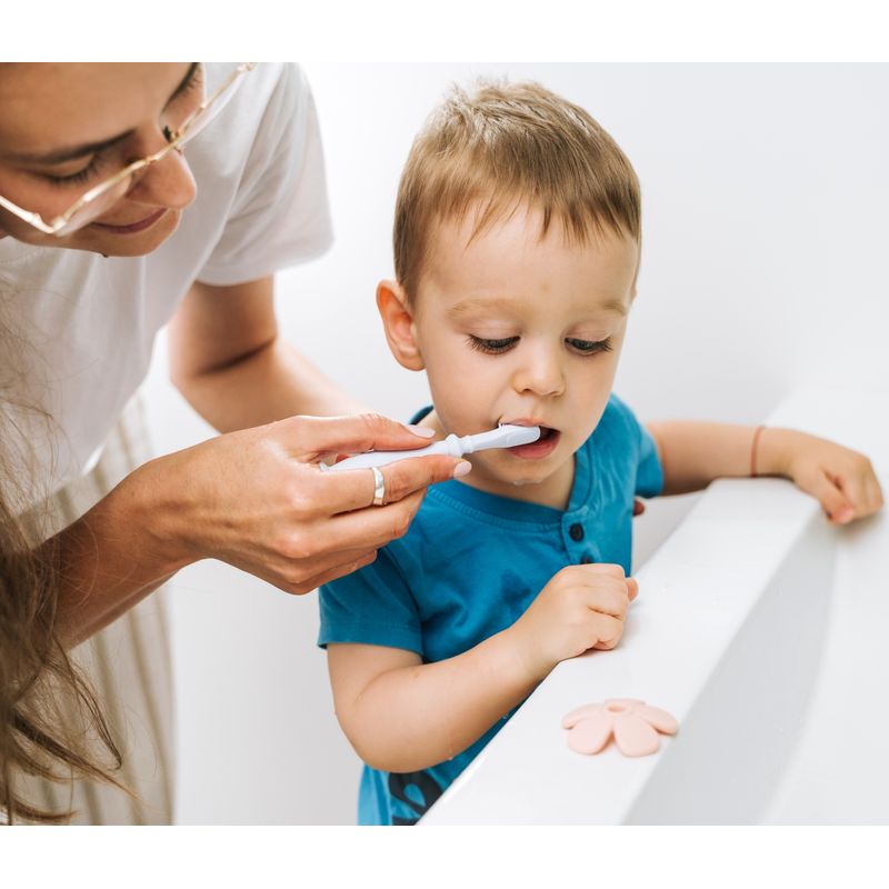 Jucarii, Copii si Bebe - Igiena si ingrijire - Articole igiena dentara copii - Periuta de dinti bebe din silicon Babysnugg cu 2 capete si ventuza, fara BPA, PVC, Latex si Ftalati - Albastra - Infinity.ro