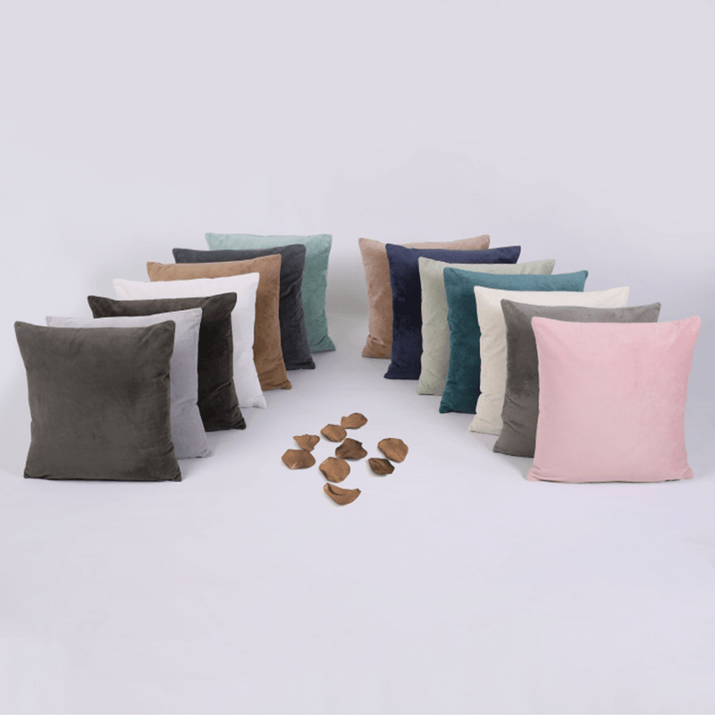 Casa si Gradina - Textile si covoare - Perne si pilote - Perne decorative - Perna decorativa catifea gri Alita 45x45 cm - Infinity.ro