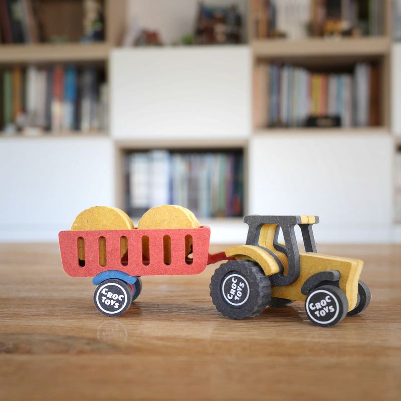 Jucarii, Copii si Bebe - Jucarii si jocuri - Seturi de constructie si cuburi - Seturi de constructie - Set de constructie Ferma cu tractor Nathan, Croc toys - Infinity.ro