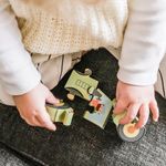 Jucarii, Copii si Bebe - Jucarii si jocuri - Jocuri si puzzle - Puzzle - Puzzle tractor din lemn, Orange Tree Toys - Infinity.ro