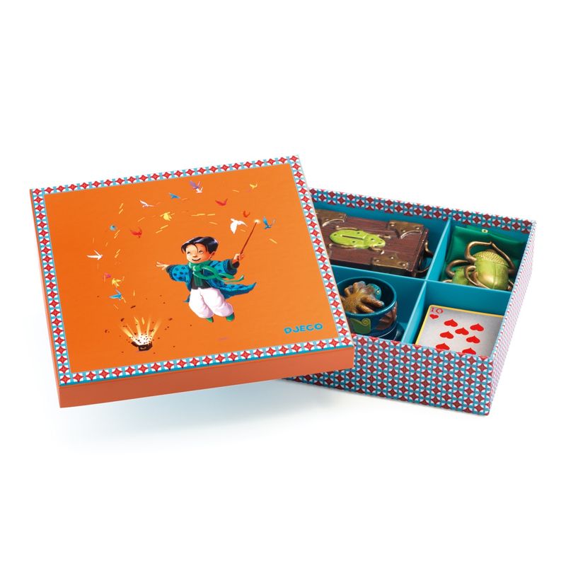 Jucarii, Copii si Bebe - Jucarii si jocuri - Jocuri si puzzle - Jocuri de societate - Joc de magie Malicious Magus 20 de trucuri, Djeco - Infinity.ro