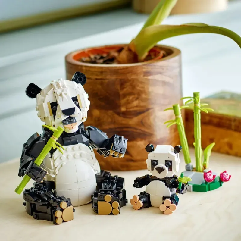 Jucarii, Copii si Bebe - Jucarii si jocuri - Seturi de constructie si cuburi - Seturi de constructie - Lego creator animale salbatice: familia de ursi panda 31165 - Infinity.ro