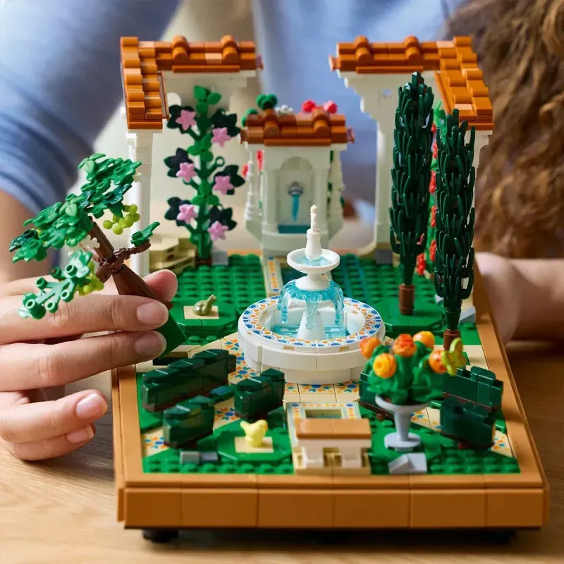 Jucarii, Copii si Bebe - Jucarii si jocuri - Seturi de constructie si cuburi - Seturi de constructie - Lego icons gradina cu fantana 10359 - Infinity.ro