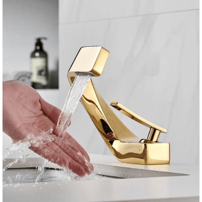 Casa si Gradina - Sanitare - Lavoar baie si accesorii - Baterii sanitare - Baterie chiuveta baie, Adsinio, Corp de cupru, Iesire in cascada, pipa scurta fixa, monocomanda, Auriu - Infinity.ro