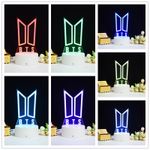 Casa si Gradina - Corpuri si surse de iluminat - Veioze si lampi - Lampi de veghe copii - Lampa de veghe 3D LED, BTS LOGO, 16 Culori, cu telecomanda, alimentare USB sau 3 baterii AA - Infinity.ro