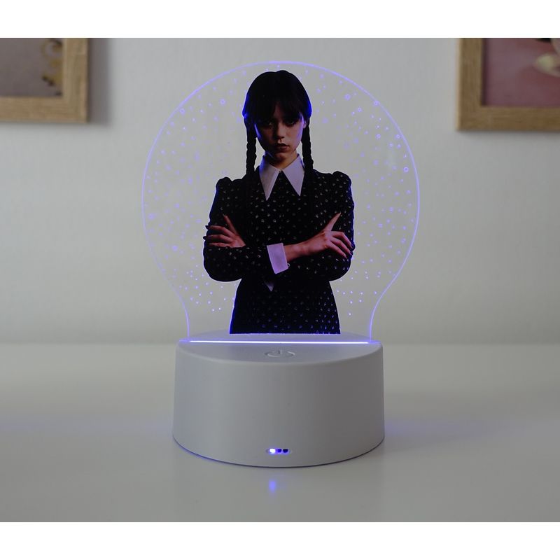 Casa si Gradina - Corpuri si surse de iluminat - Veioze si lampi - Lampi de veghe copii - Lampa de veghe LED, Wednesday Addams, 7 culori, alimentare USB sau 3 baterii AA - Infinity.ro