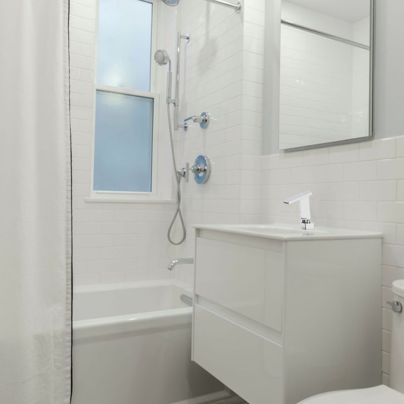 Casa si Gradina - Sanitare - Lavoar baie si accesorii - Baterii sanitare - Baterie chiuveta baie, Adsinio, Iesire in cascada, pipa fixa, scurta, monocomanda, Argintiu - Infinity.ro