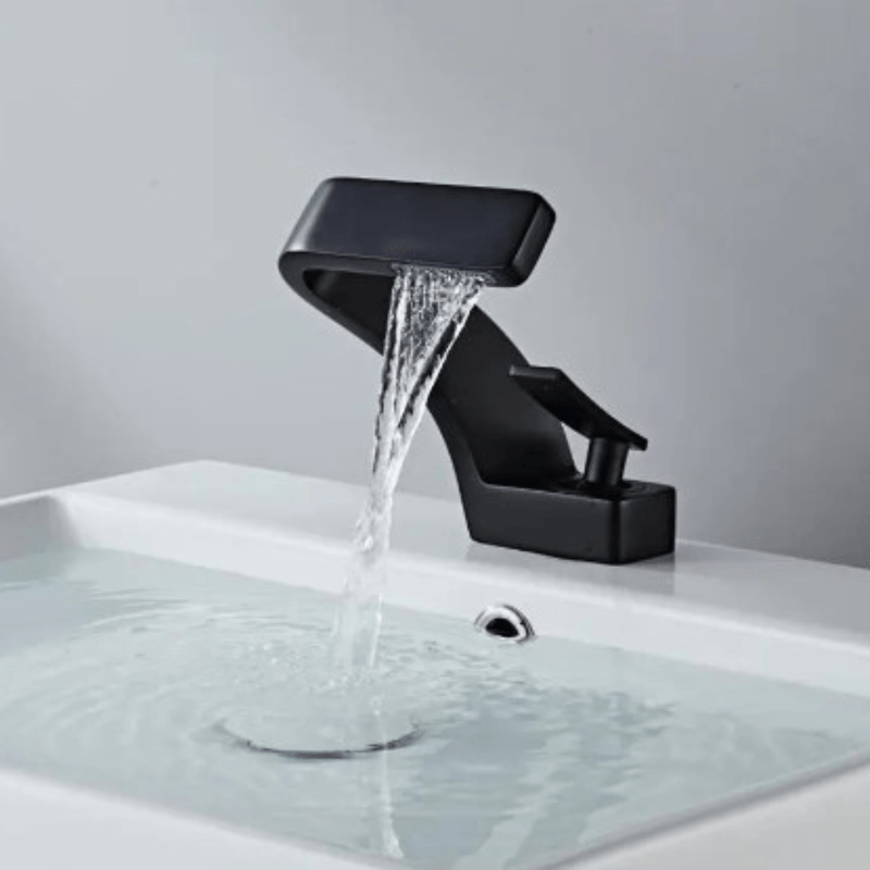 Casa si Gradina - Sanitare - Lavoar baie si accesorii - Baterii sanitare - Baterie chiuveta baie, Adsinio, Corp de cupru, Iesire in cascada, pipa scurta fixa, monocomanda, Negru Mat - Infinity.ro