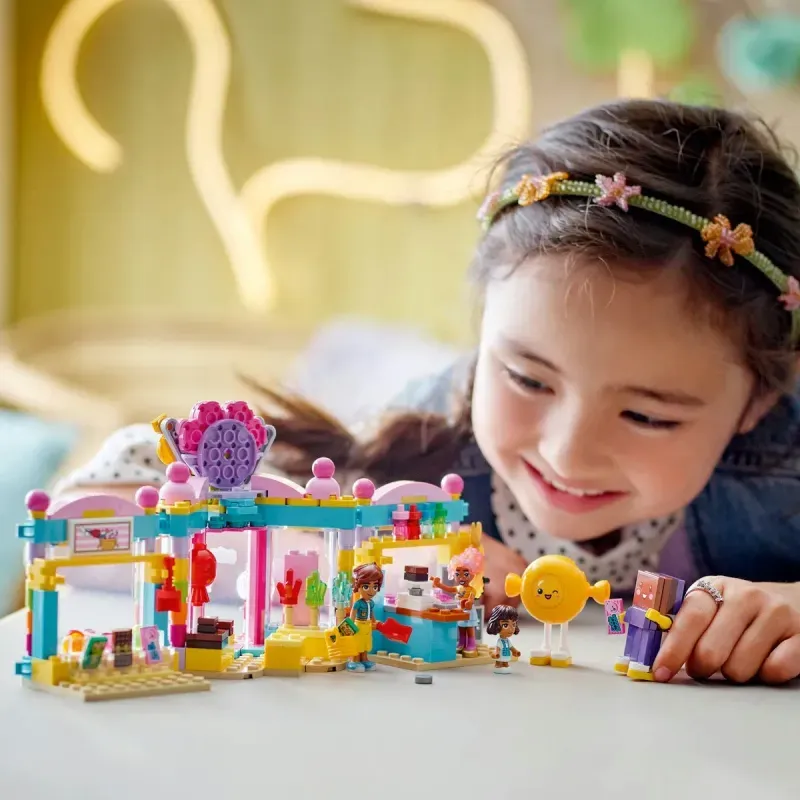Jucarii, Copii si Bebe - Jucarii si jocuri - Seturi de constructie si cuburi - Seturi de constructie - Lego friends magazinul de dulciuri din orasul heartlake 42649 - Infinity.ro