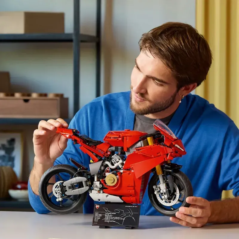 Jucarii, Copii si Bebe - Jucarii si jocuri - Seturi de constructie si cuburi - Seturi de constructie - Lego technic motocicleta ducati panigale v4 s 42202 - Infinity.ro