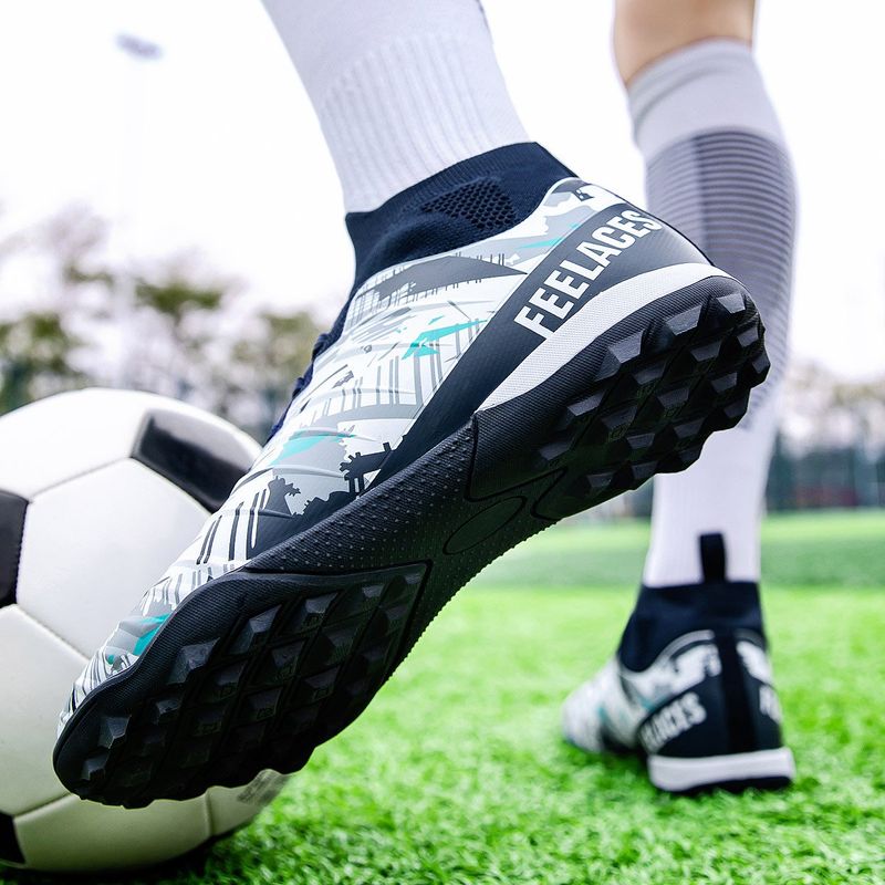 Sport si Outdoor - Echipament Sportiv - Incaltaminte sport - Pantofi sport - Ghete de fotbal MBrands, 8.4 cu glezna pentru teren sintetic, culoare alb cu negru 36 - Infinity.ro