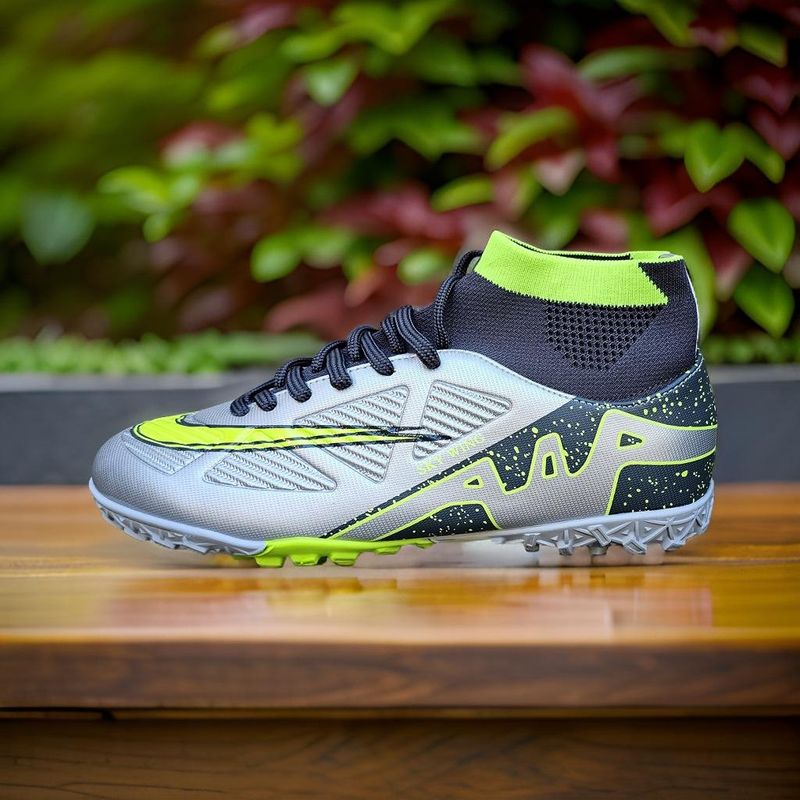 Sport si Outdoor - Echipament Sportiv - Incaltaminte sport - Pantofi sport - Ghete de fotbal  Sky Wing 9838, cu glezna cusute in varf, pentru teren sintetic culoare argintiu 43 - Infinity.ro