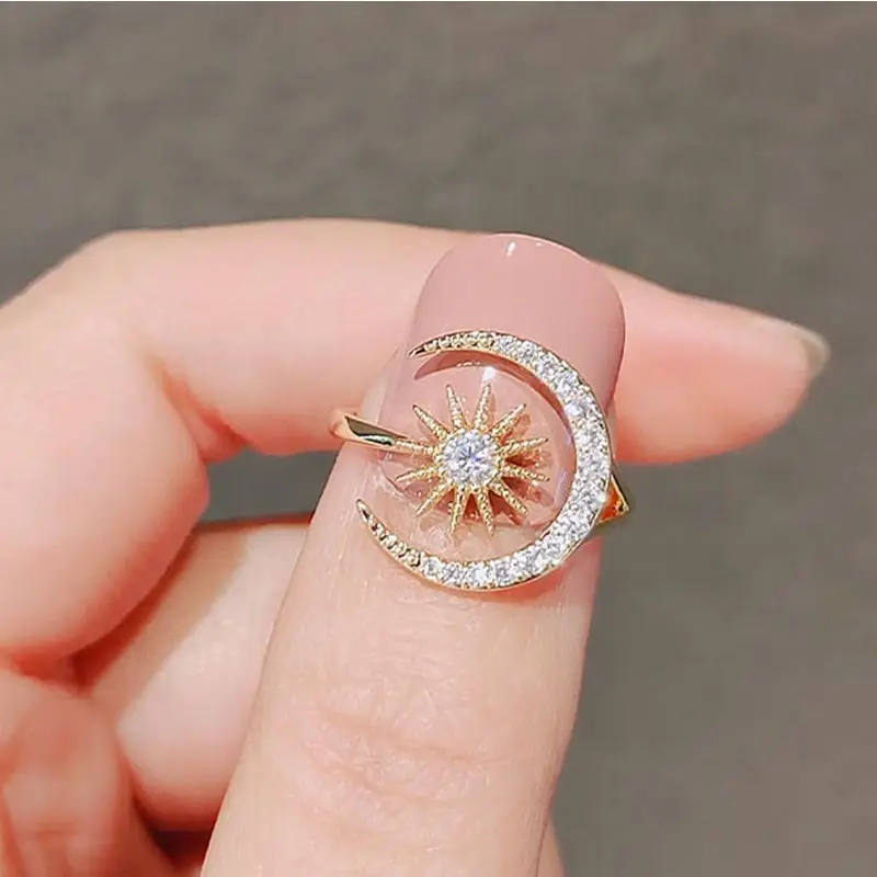 Fashion, accesorii si bijuterii - Femei - Bijuterii femei - Inele femei - Inel Diora Reglabil cu Soare si Luna - Infinity.ro