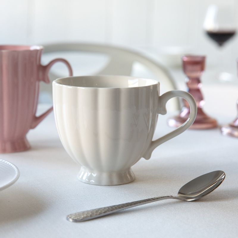 Casa si Gradina - Bucatarie si vesela - Cani si pahare - Cani si cesti - Ceasca cu talpa AMBITION Curly, 250ml, portelan, alb - Infinity.ro