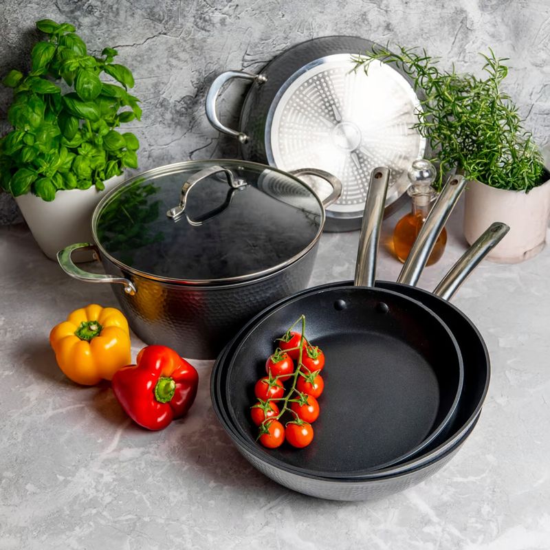 Casa si Gradina - Bucatarie si vesela - Vase pentru gatit - Tigai si seturi - Tigaie wok cu capac AMBITION Bubble, 28cm, invelis Qualum Basic - Infinity.ro