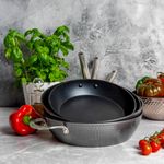 Casa si Gradina - Bucatarie si vesela - Vase pentru gatit - Oale si cratite - Oala cu capac AMBITION Bubble, invelis Qualum Basic, 28cm, 5.5L - Infinity.ro