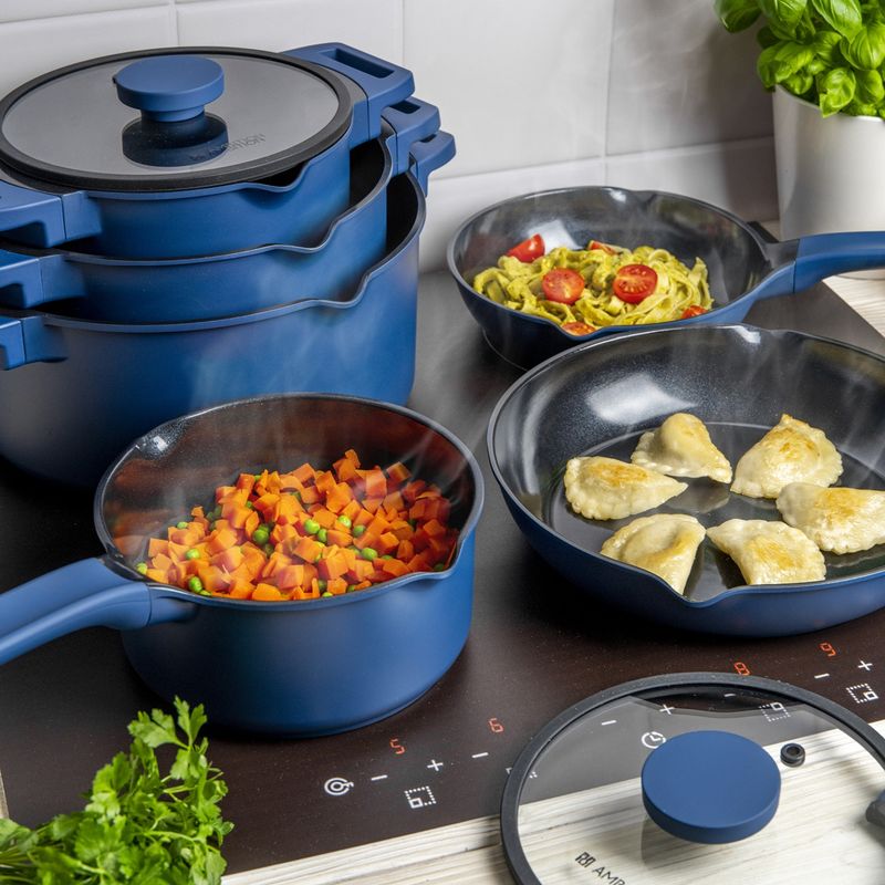 Casa si Gradina - Bucatarie si vesela - Vase pentru gatit - Oale si cratite - Cratita cu capac AMBITION Cobalt, 18cm, 1.9L, invelis Qualum Ceramic - Infinity.ro