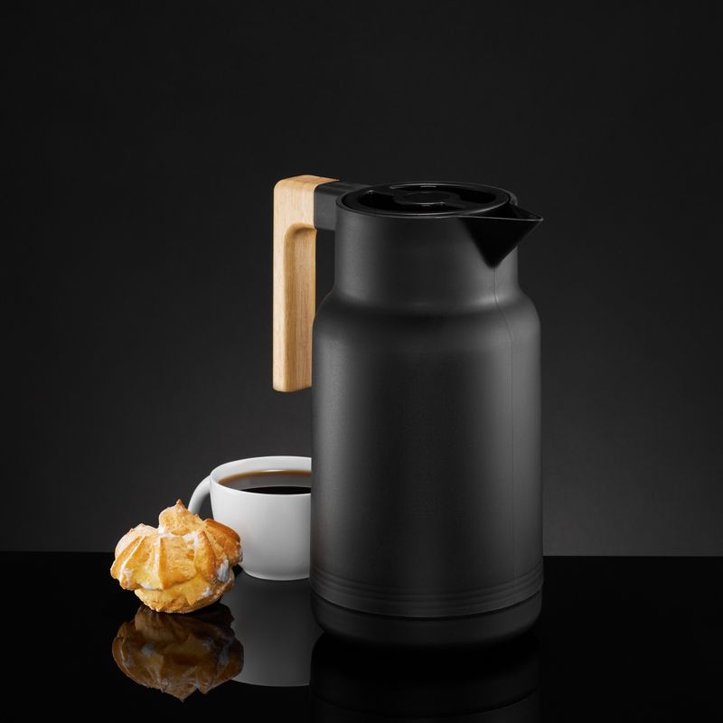 Casa si Gradina - Bucatarie si vesela - Accesorii bar - Termosuri si Cani termos - Termos pentru conferinta AMBITION Natural, 950ml, maner lemn, negru - Infinity.ro