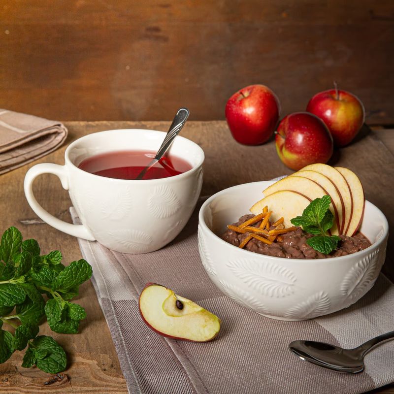 Casa si Gradina - Bucatarie si vesela - Vesela si tacamuri - Farfurii si boluri - Bol mic AMBITION Galactic White, 13cm, portelan, alb, model pene - Infinity.ro