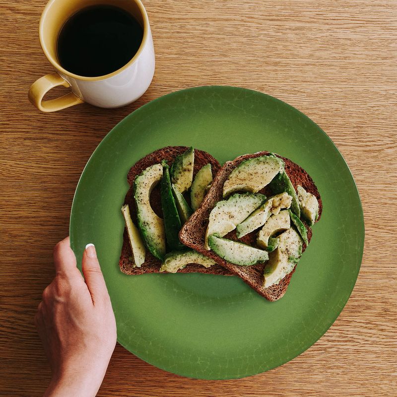 Casa si Gradina - Bucatarie si vesela - Vesela si tacamuri - Farfurii si boluri - Set farfurii 18 piese, pentru 6 persoane, Kiwi, Cesiro, Alb Ivoire lucios cu verde - Infinity.ro