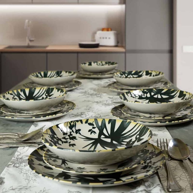 Casa si Gradina - Bucatarie si vesela - Vesela si tacamuri - Farfurii si boluri - Set farfurii 18 piese, pentru 6 persoane, Hawaii, Cesiro, Alb ivoire cu frunze negre - Infinity.ro