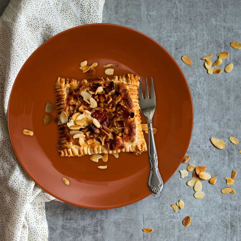 Casa si Gradina - Bucatarie si vesela - Vesela si tacamuri - Farfurii si boluri - Set farfurii 18 piese, pentru 6 persoane, Wall, Cesiro, Alb/Caramiziu - Infinity.ro