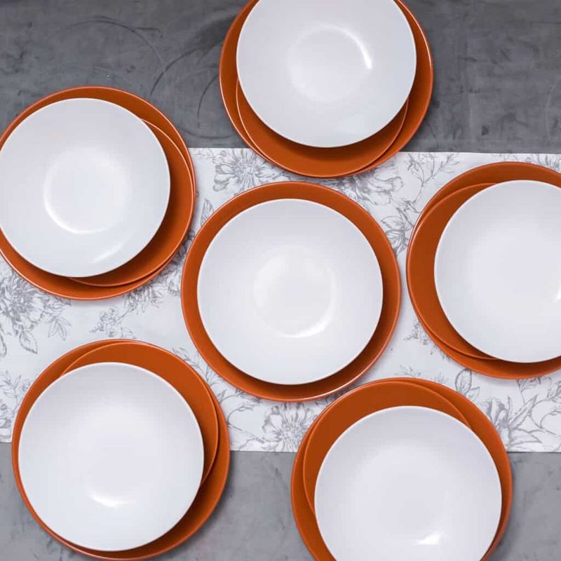 Casa si Gradina - Bucatarie si vesela - Vesela si tacamuri - Farfurii si boluri - Set farfurii 18 piese, pentru 6 persoane, Wall, Cesiro, Alb/Caramiziu - Infinity.ro