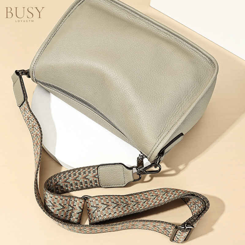 Fashion, accesorii si bijuterii - Femei - Accesorii femei - Genti si rucsacuri femei - Geanta din piele naturala pentru dama Emma, curea umar motiv traditional, Gri/bej - Infinity.ro