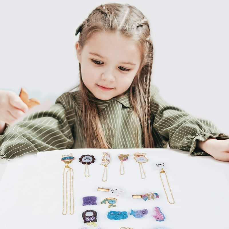 Jucarii, Copii si Bebe - Jucarii si jocuri - Jucarii de rol - Frumusete, bijuterii si accesorii fetite - Set DYI cu 6 pandative metalice, cu rasina UV, culori, sclipici, lant auriu, tematica Ocean, pentru copii 8 ani+ - Infinity.ro