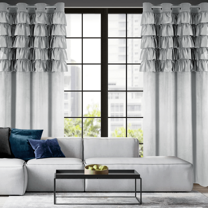 Casa si Gradina - Textile si covoare - Perdele si draperii - Draperii - Draperie AURA din catifea cu un model subtil tip volane, 140 x 250 cm, argintiu - Infinity.ro