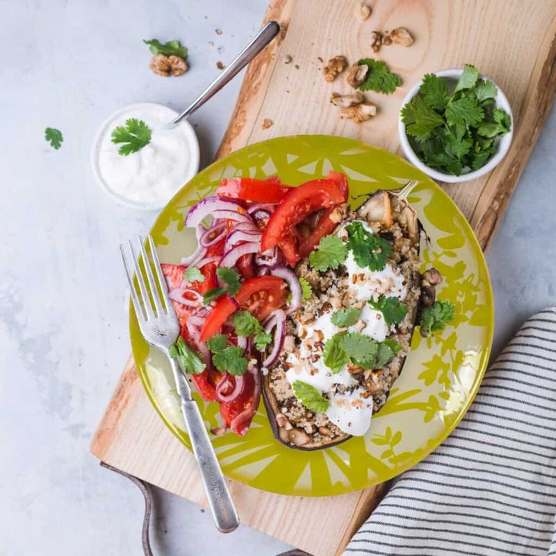 Casa si Gradina - Bucatarie si vesela - Vesela si tacamuri - Farfurii si boluri - Set farfurii 16 piese, pentru 4 persoane, Hawaii, Cesiro, Alb ivoire cu frunze verde-galbui - Infinity.ro