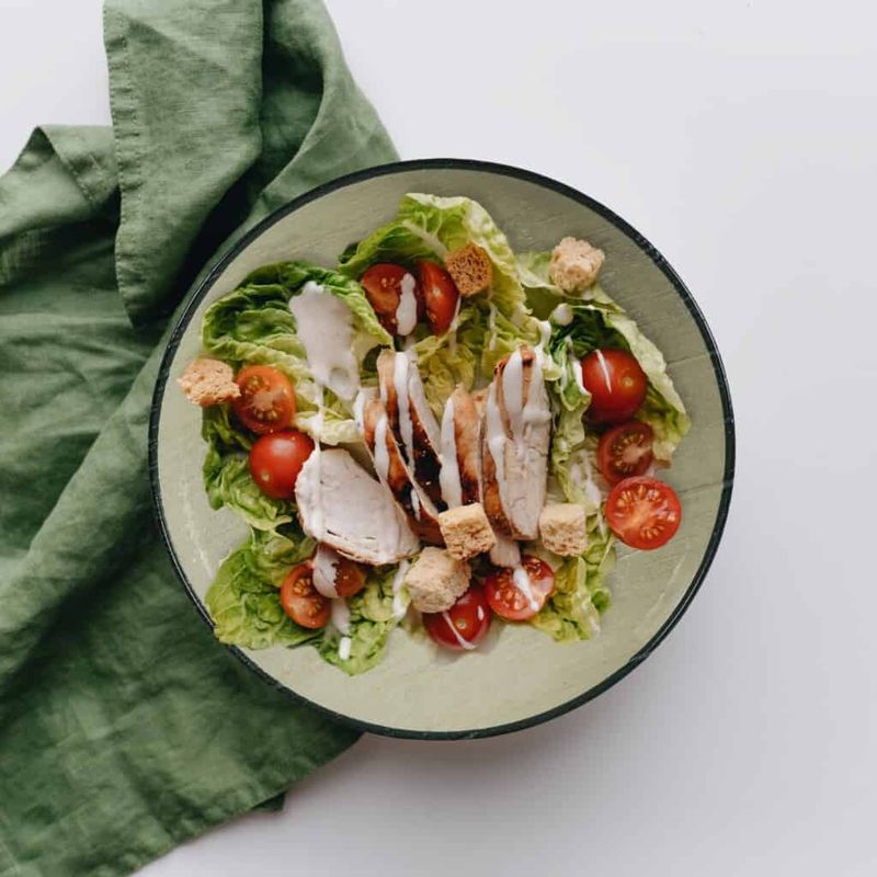 Casa si Gradina - Bucatarie si vesela - Vesela si tacamuri - Farfurii si boluri - Set farfurii 16 piese, pentru 4 persoane, Sand, Cesiro, Alb Ivoire cu margine neagra - Infinity.ro