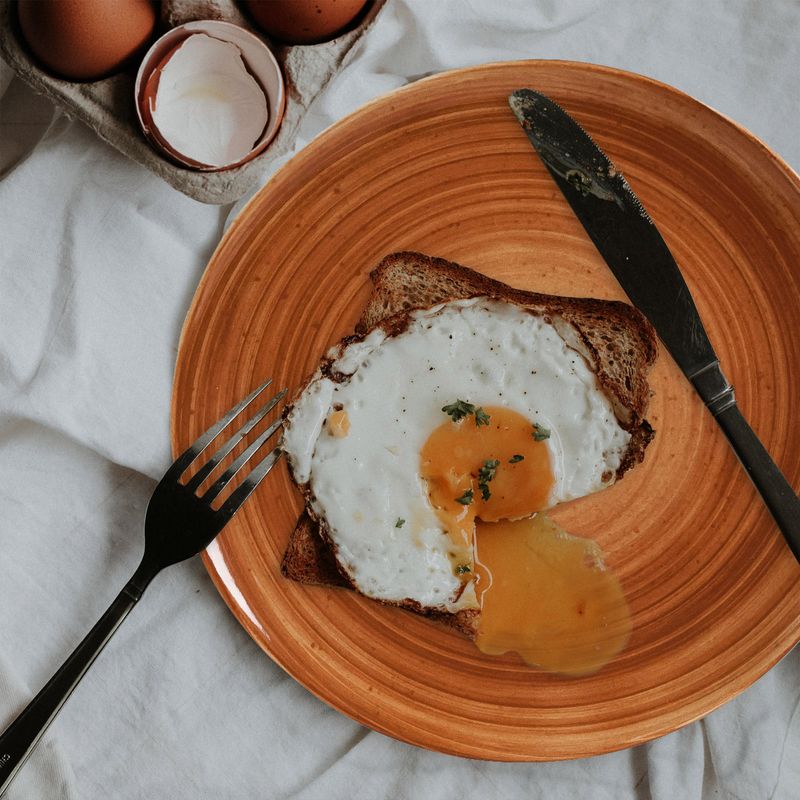 Casa si Gradina - Bucatarie si vesela - Vesela si tacamuri - Farfurii si boluri - Set farfurii 16 piese, pentru 4 persoane, Earth, Cesiro, Alb Ivoire cu maro - Infinity.ro