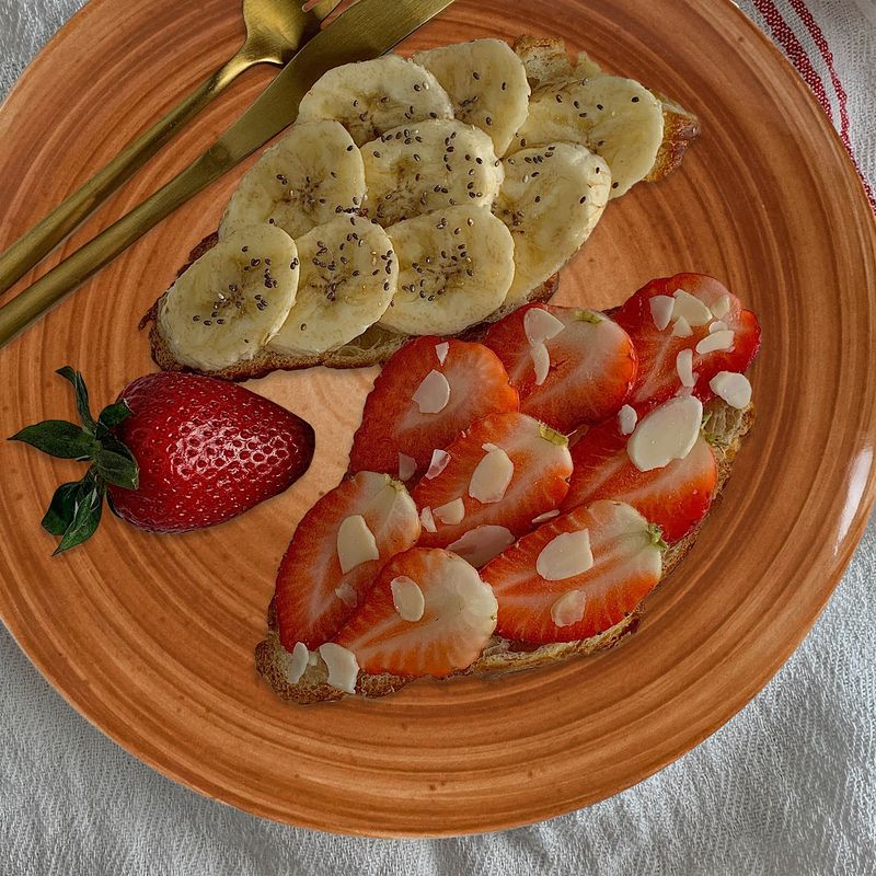 Casa si Gradina - Bucatarie si vesela - Vesela si tacamuri - Farfurii si boluri - Set farfurii 16 piese, pentru 4 persoane, Earth, Cesiro, Alb Ivoire cu maro - Infinity.ro