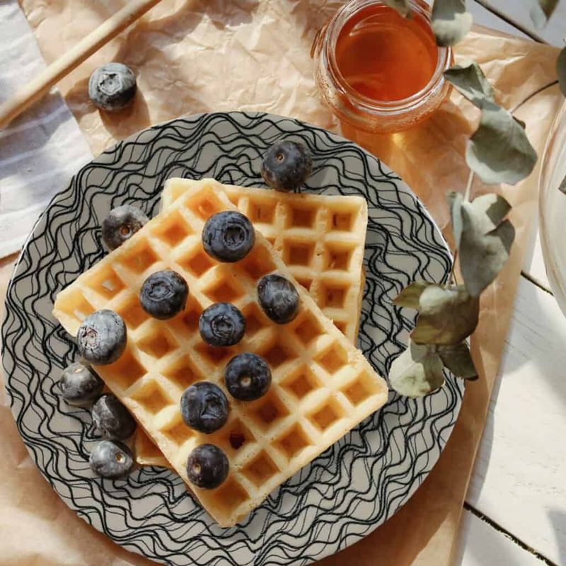 Casa si Gradina - Bucatarie si vesela - Vesela si tacamuri - Farfurii si boluri - Deserturi în Eleganță: Set 6 Farfurii Crem/Roșu! - Infinity.ro