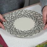 Casa si Gradina - Bucatarie si vesela - Vesela si tacamuri - Farfurii si boluri - Deserturi în Eleganță: Set 6 Farfurii Crem/Roșu! - Infinity.ro