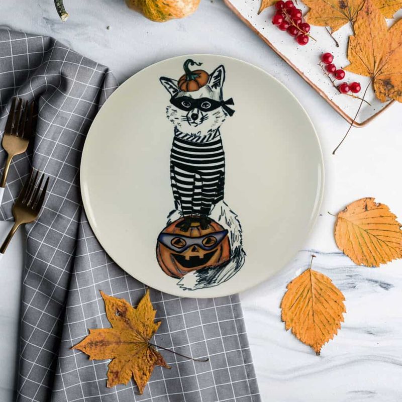 Casa si Gradina - Bucatarie si vesela - Vesela si tacamuri - Farfurii si boluri - Set farfurii 24 piese, pentru 6 persoane, Robber Cat, Cesiro, Ivoire cu Pisica - Infinity.ro