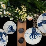 Casa si Gradina - Bucatarie si vesela - Vesela si tacamuri - Farfurii si boluri - Set farfurii 24 piese, pentru 6 persoane, Dansul Tentaculelor, Cesiro, Alb decor meduza - Infinity.ro