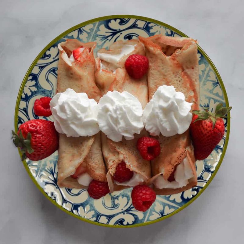 Casa si Gradina - Bucatarie si vesela - Vesela si tacamuri - Farfurii si boluri - Set farfurii 18 piese, pentru 6 persoane, Marocco, Cesiro, Alb Ivoire cu albastru - Infinity.ro